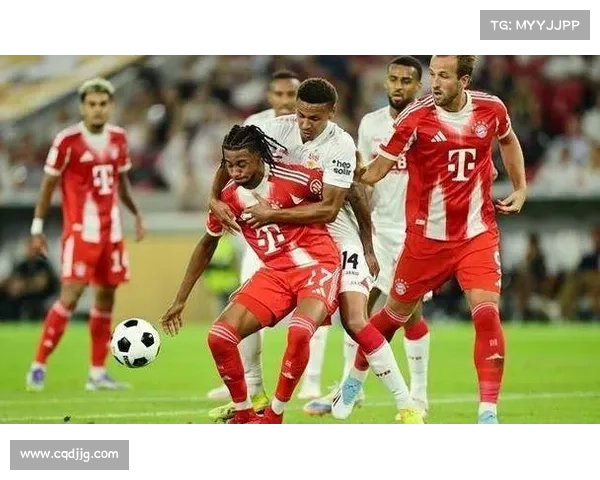 拜仁后卫在超级杯中的强硬防守展现了球队稳固防线的实力与决心